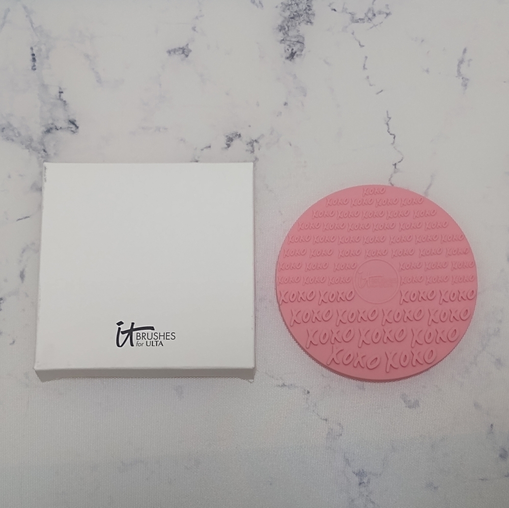 It Cosmetics for Ulta Brush Cleaning Mat